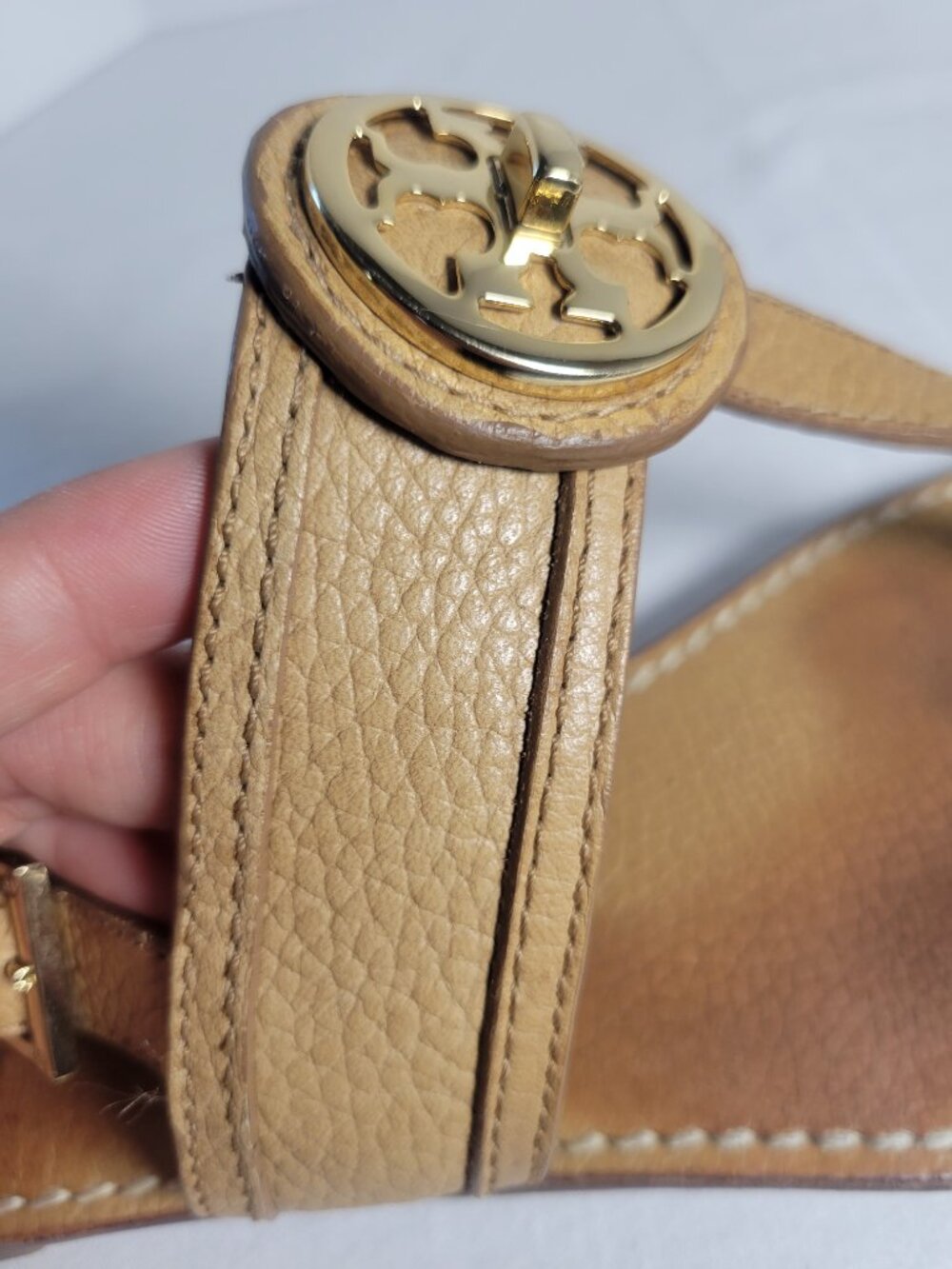 Tory Burch T Logo Leather Thong Sandals Tan Gold Women's Size 9 - Picture 6 of 11